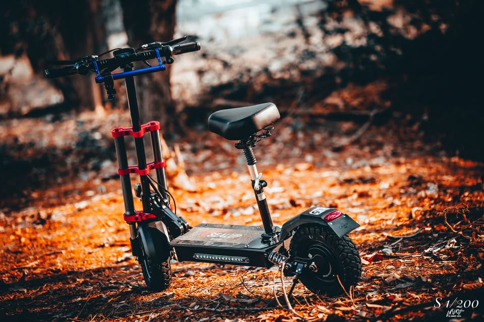 Một trong những điểm mạnh đáng nể của xe scooter điện Q23 Sealup chính là viên pin lithium dung lượng 28.6Ah.