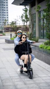 Một trong những chiếc scooter hiếm hoi có thể ngồi vừa 2 người.
