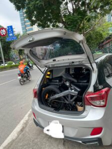 Xe đạp trợ lực điện Himo Z20 Pro dễ dàng gấp gọn để vừa trong cốp xe Kia Morning