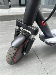 S5 scooter được trang bị hệ thống giảm xóc ở cả bánh trước và sau