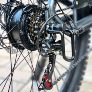 Xe đạp trợ lực điện Zhengbu X5 Pro được trang bị bộ truyền động Shimano 7 cấp.