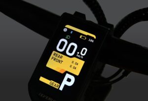 Xe scooter Teverun Fighter Mini sử dụng màn hình TFT LCD hiển thị màu, trực quan