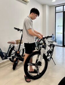 Hình 8- Bảo dưỡng xe đạp trợ lực tại Tsebike