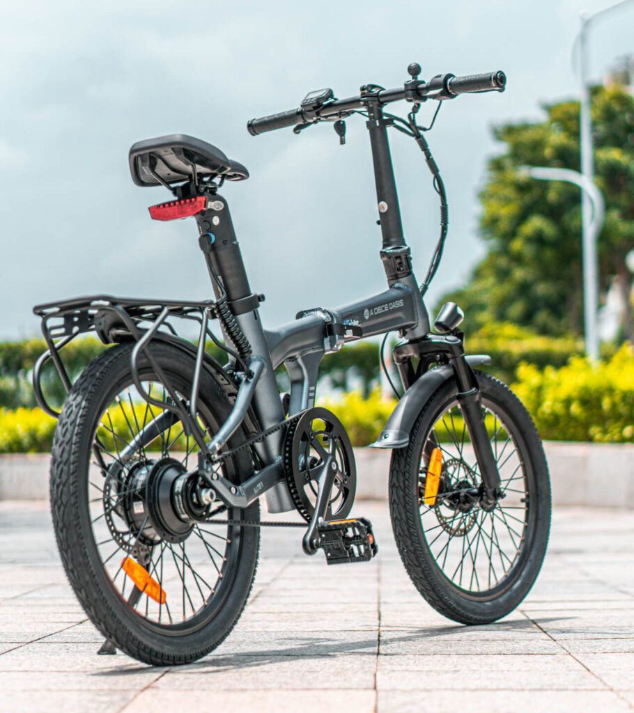 Pin lithium ẩn trong cọc yên – Gọn gàng và an toàn