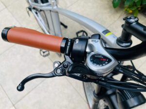 Shengmilo MX04 được trang bị bộ truyền động Shimano 7 cấp