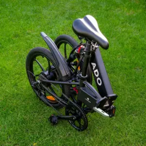 ADO A20 có thể gập gọn về kích thước chỉ 90 x 43 x 70 cm