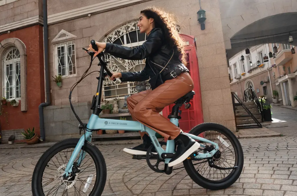 xe đạp trợ lực ADO của nước nào