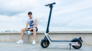 xe-scooter-dien-chau-au