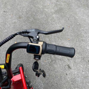 xe dap tro luc adiman