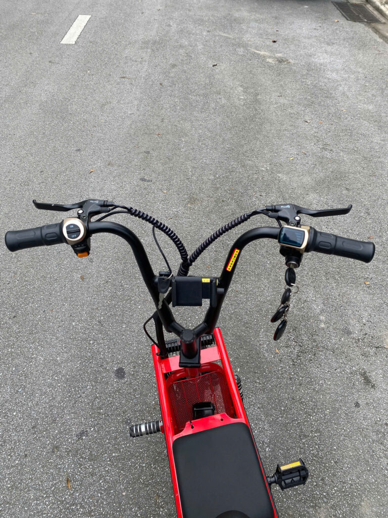 xe dap tro luc adiman